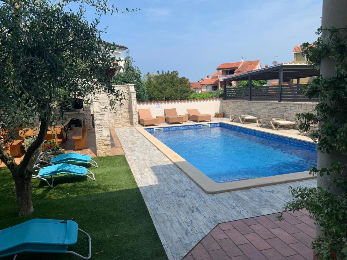Villa Ulika - 3 Apt For 4 Persons Пула Экстерьер фото