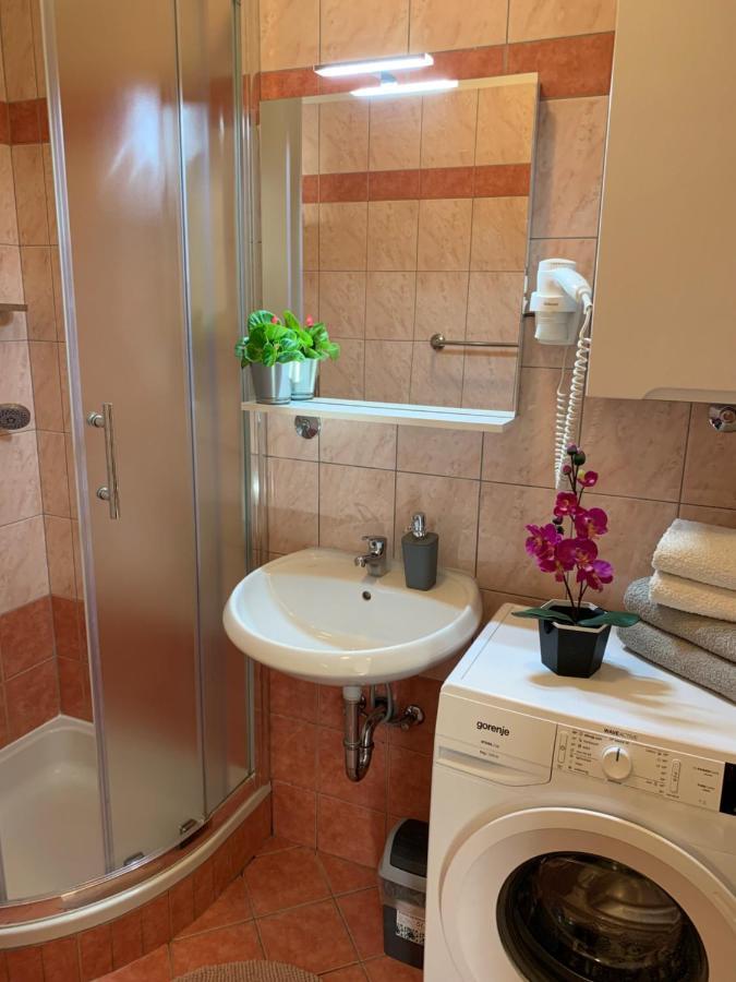 Villa Ulika - 3 Apt For 4 Persons Пула Экстерьер фото
