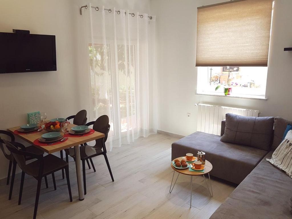 Villa Ulika - 3 Apt For 4 Persons Пула Экстерьер фото